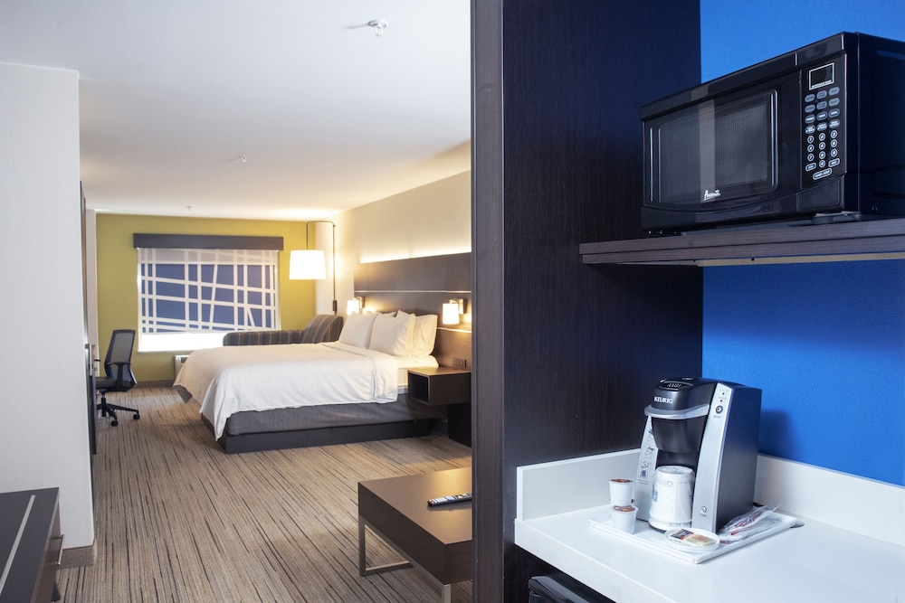 Holiday Inn Express Hotel and Suites Chester-Monroe-Goshen 37/72