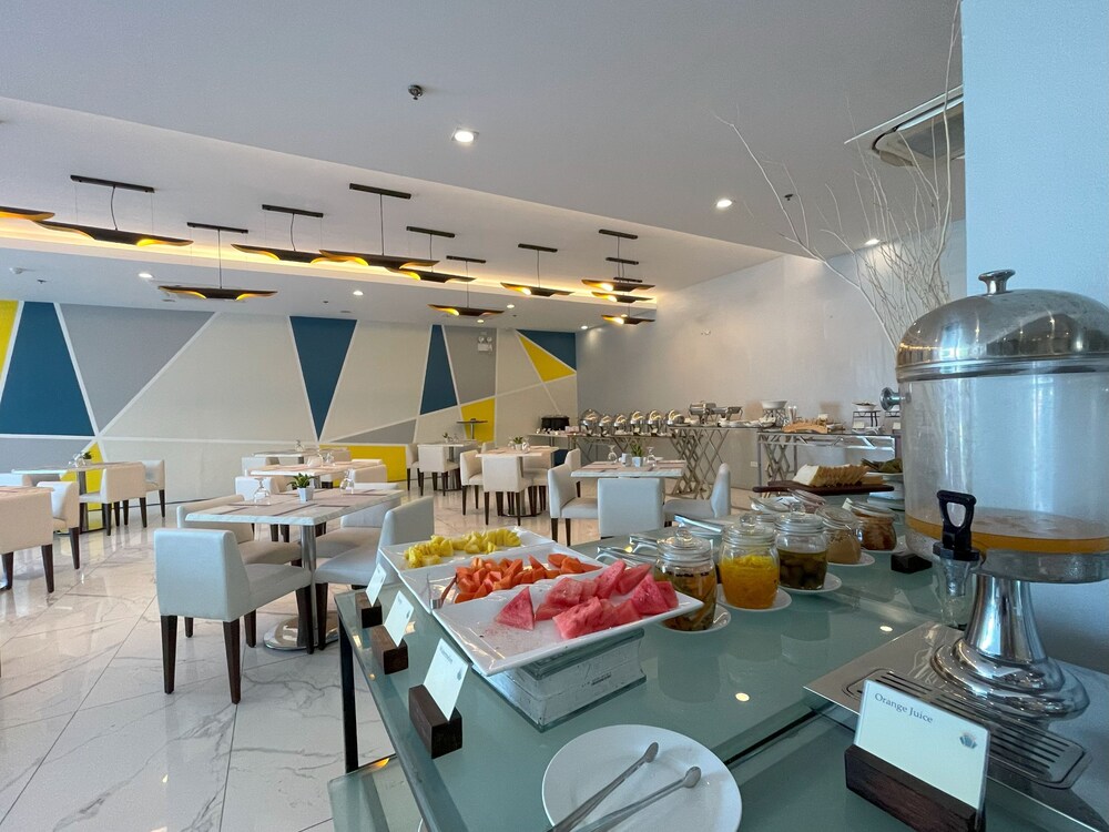 Golden Peak Hotel and Suites powered by Cocotel 47/63