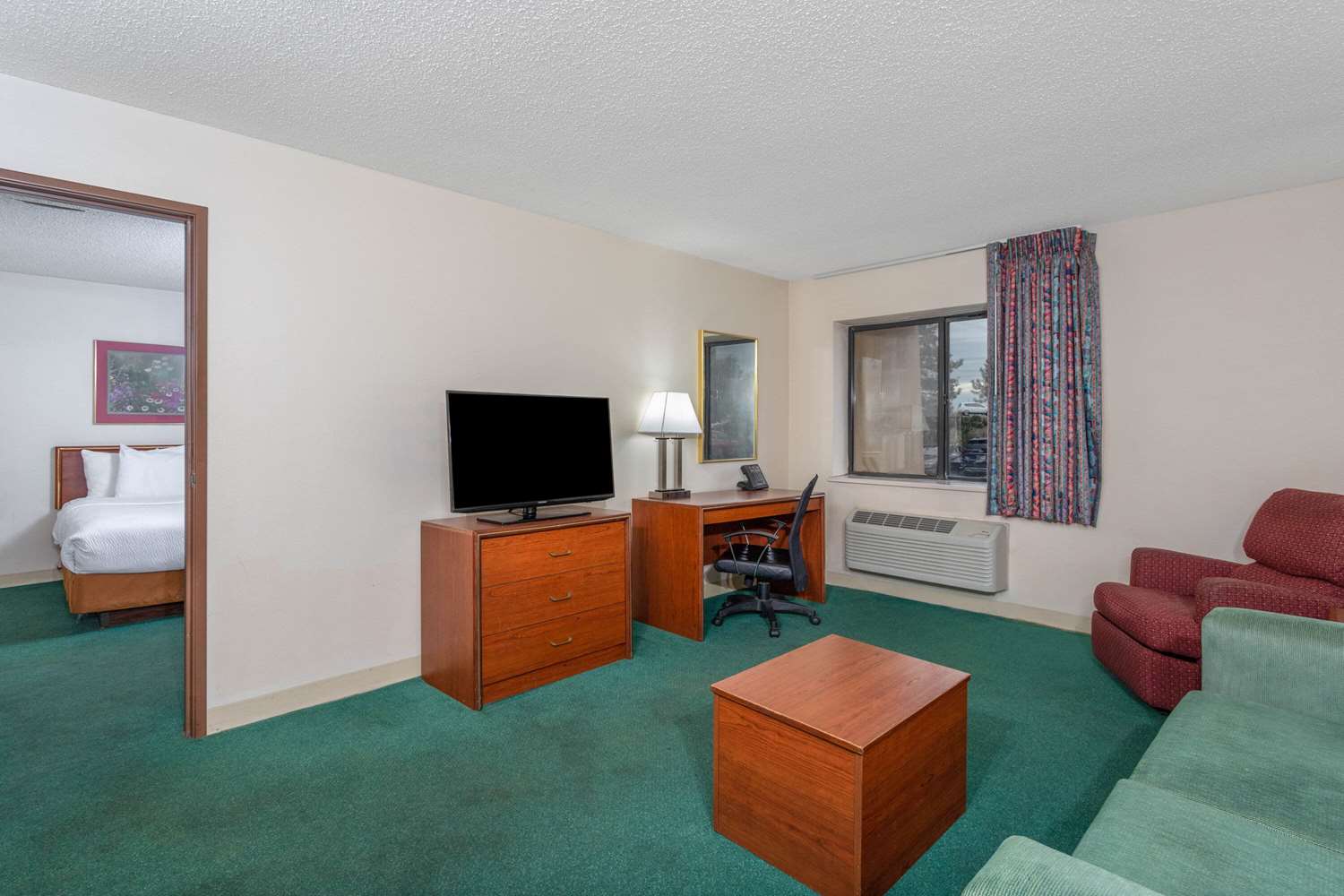 Norwood Inn & Suites by BlissPoint 18/38