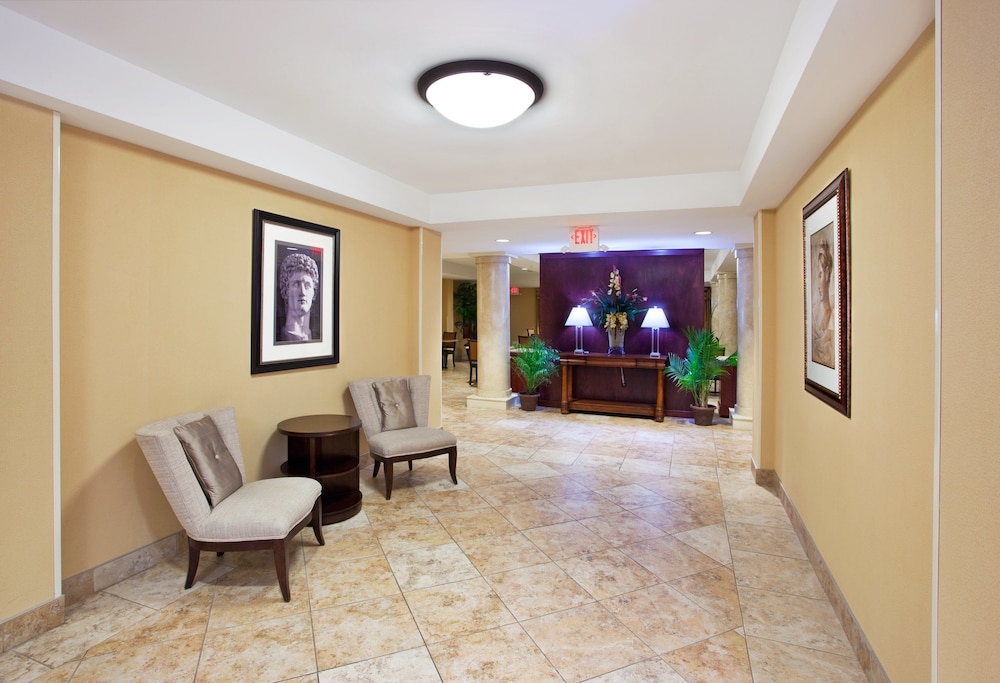 Holiday Inn Express Hotel Suites Niagara Falls 53/75