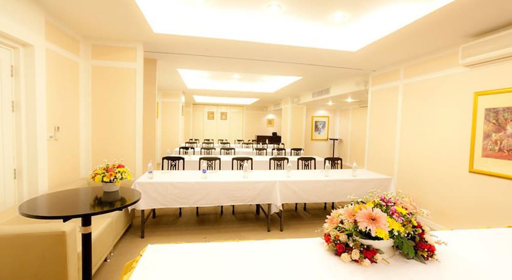 The Residence Airport Spa 8/19