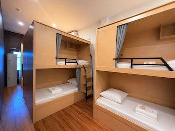 Group Room, 8 Bunk Beds, Shared Bathroom, Large
