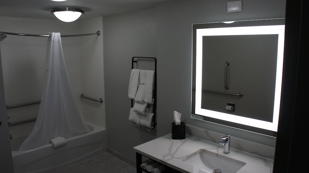 Hawthorn Extended Stay by Wyndham Knoxville 44/46