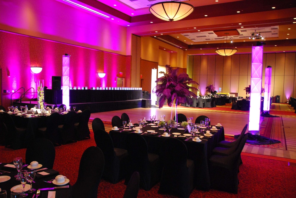 Embassy Suites By Hilton E Peoria Riverfront Conf Center 42/60