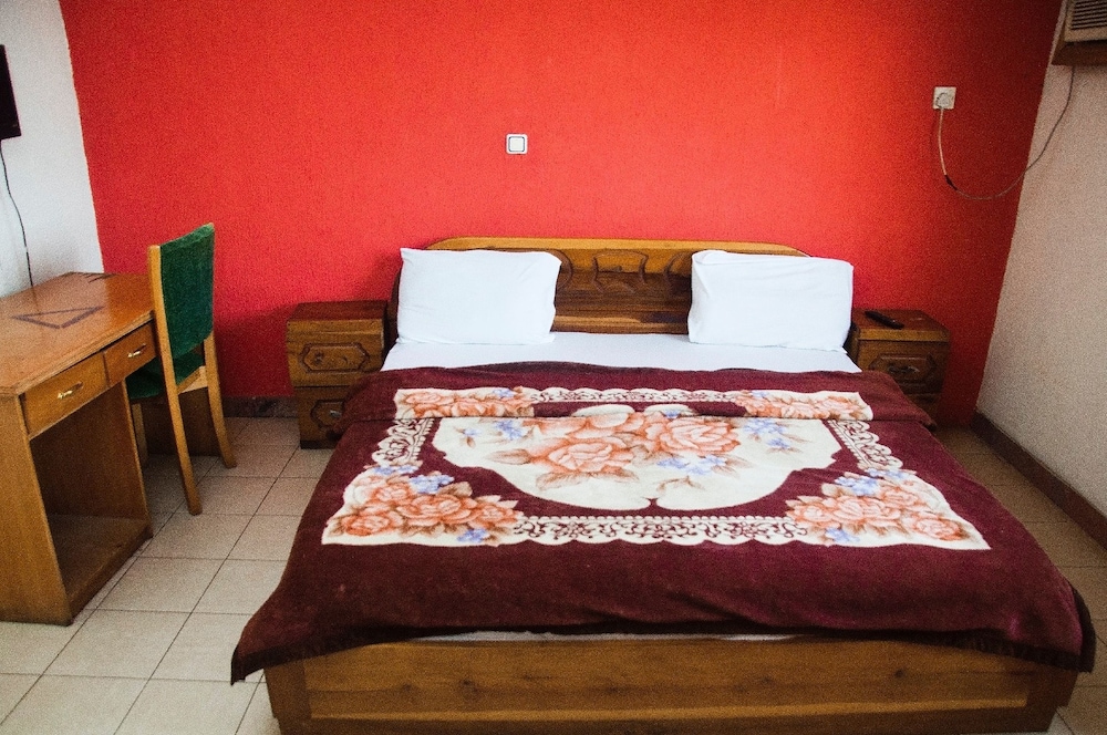 Alfoscar Hotel & Suites 10/26