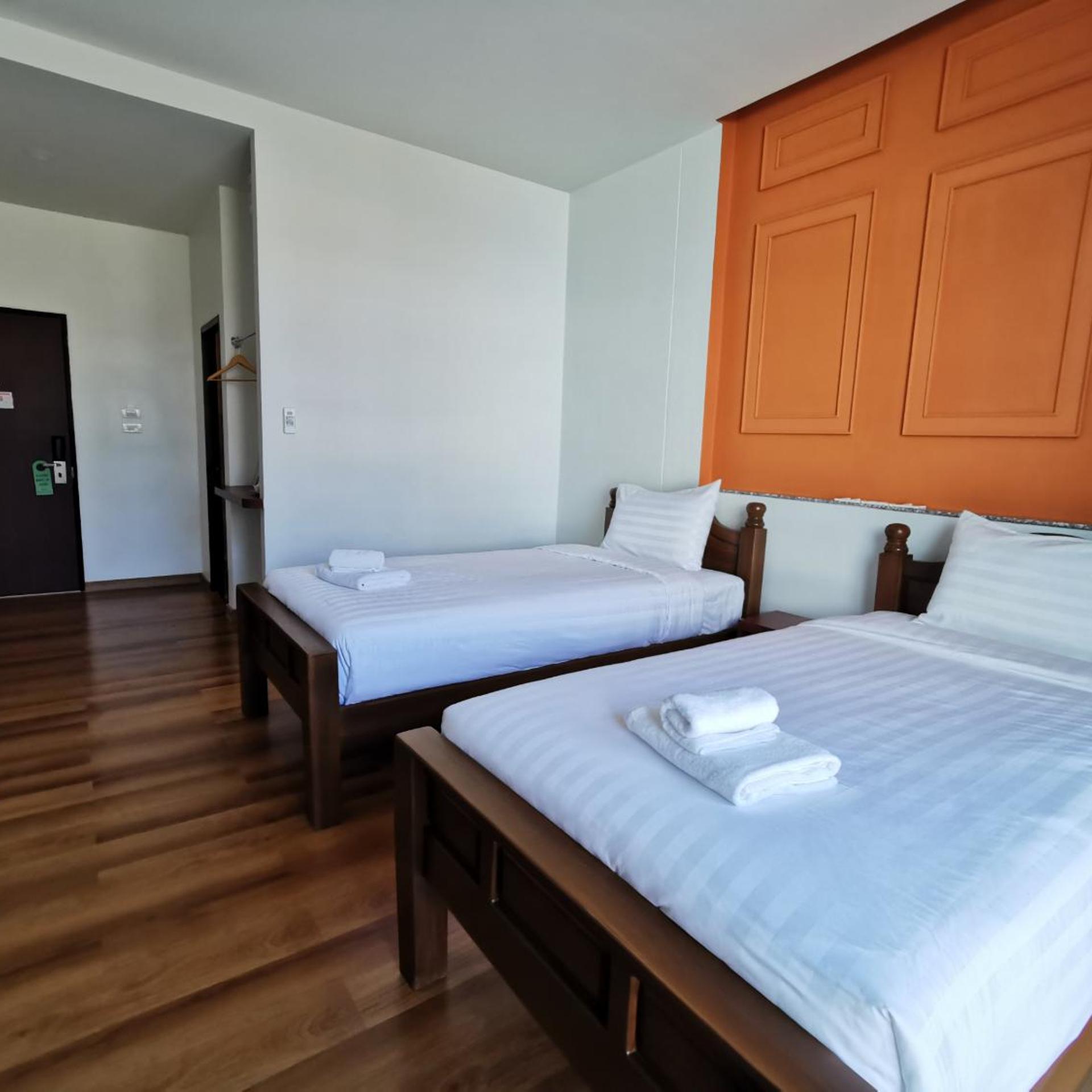 Racha Khong Hotel 18/40