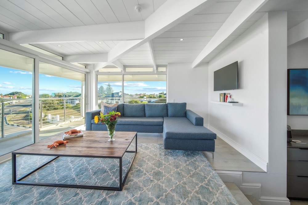 One Marine Drive Boutique Hotel 53/73