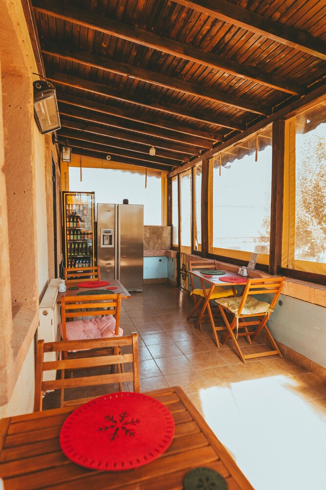 Pigeon Valley Hotel 33/50