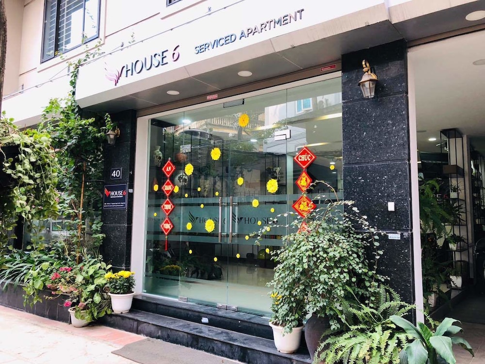 V House 6 Serviced Apartment 2/41