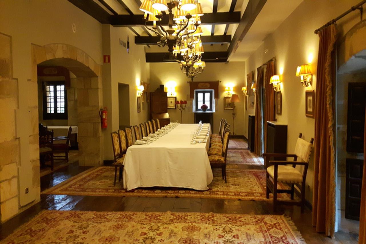 PARADOR DE SANTILLANA GIL BLAS 17/38