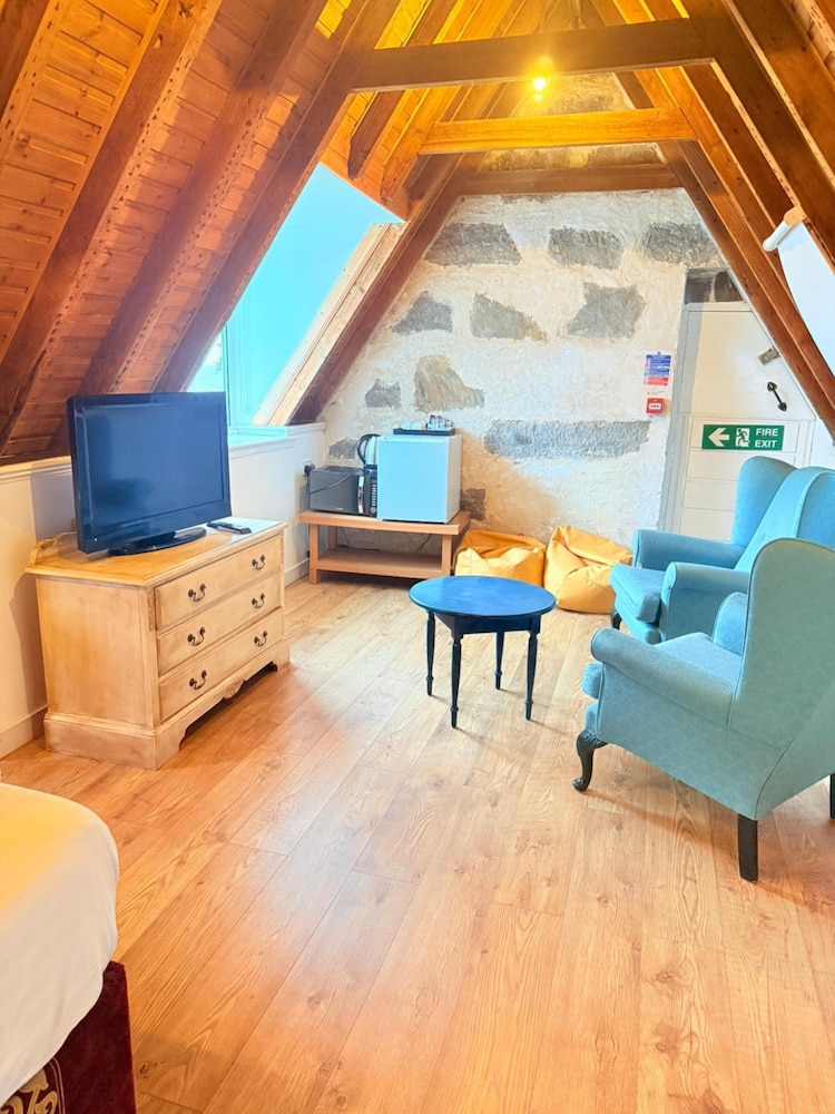 The Lodge on the Loch by OYO 25/50