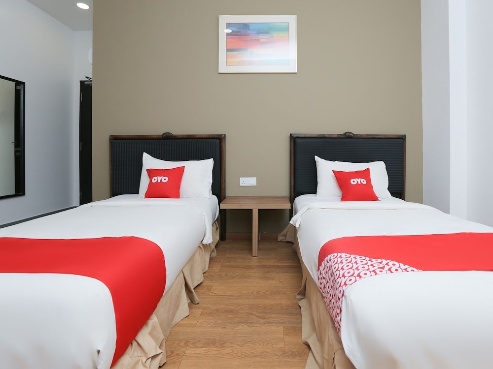 OYO 89915 East Mount Hotel 17/32