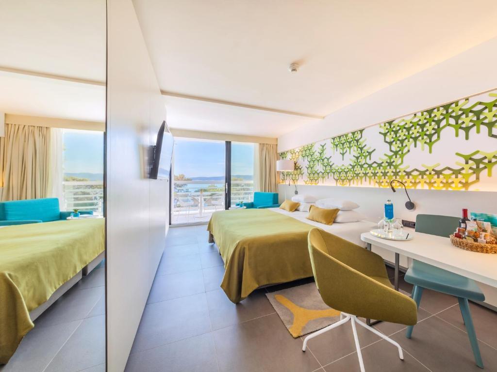 Superior, Side Sea View, Balcony