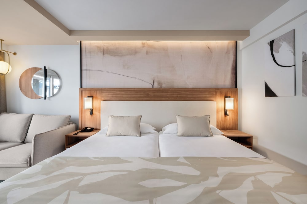 Standard, Queen Bed, Balcony, Riu Palace Nautilus - Adults Only 3/10