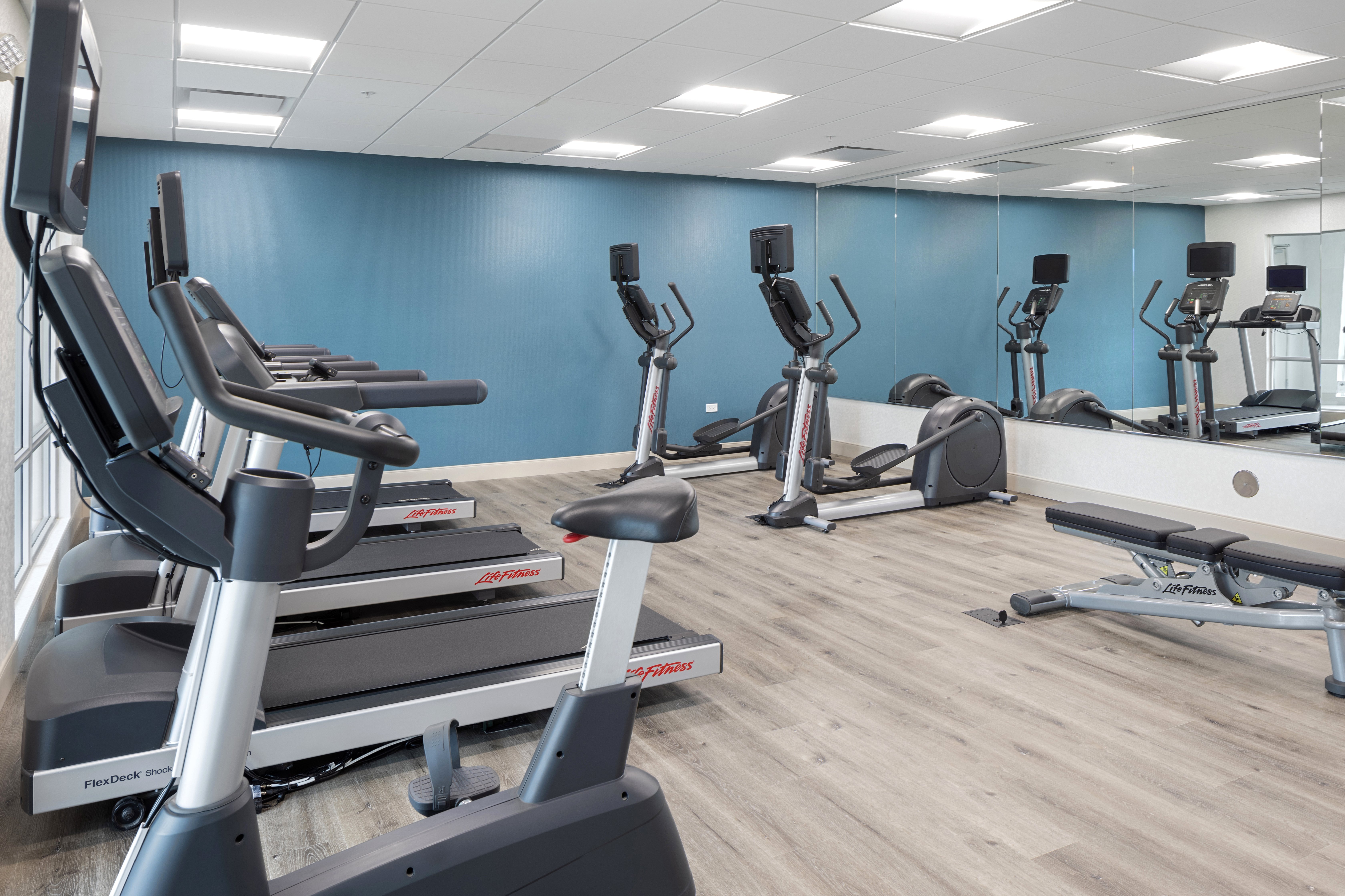 Holiday Inn Express Suites Bourbonnais East Bradley 42/67