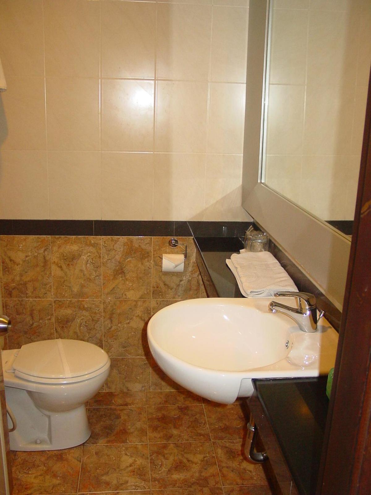 Wisata Hotel 30/30