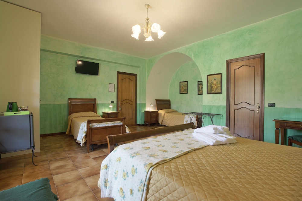 ROOM, TRIPLE, TERRACE