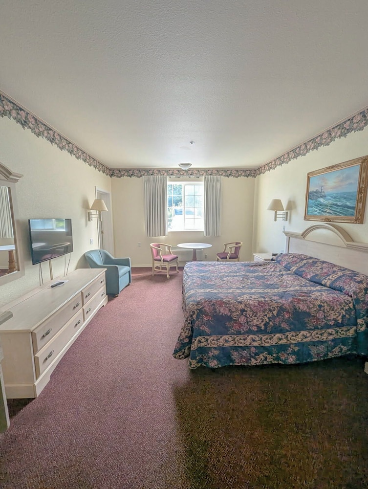 Lighthouse Inn 24/37