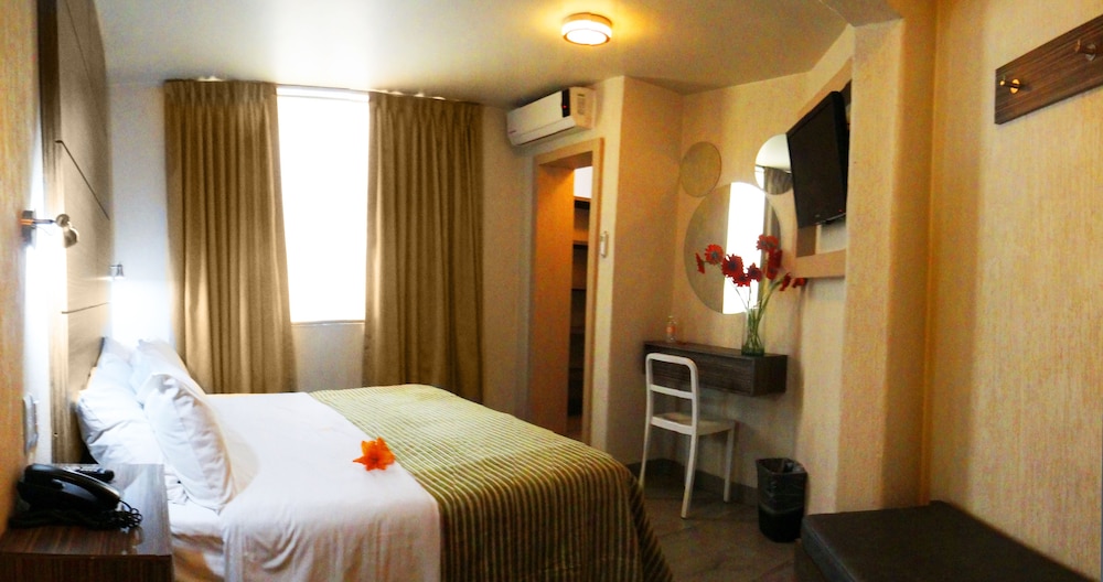 Hotel Expo Abastos 42/71