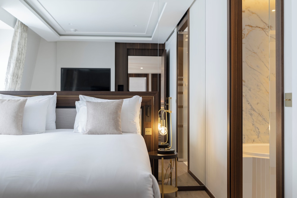 Magellan, Suite, 2 Queen Beds