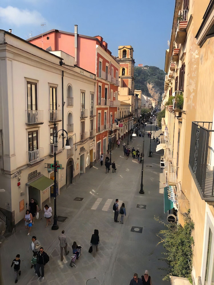 Palazzo Abagnale 32/42