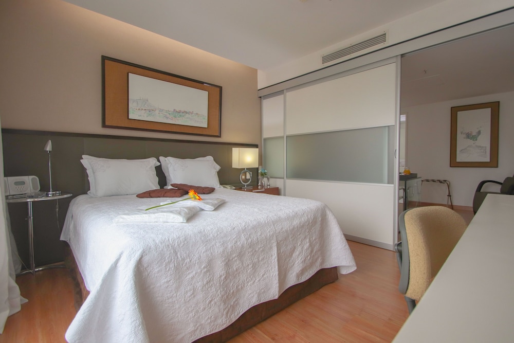MASTER, SUITE, DOUBLE BED