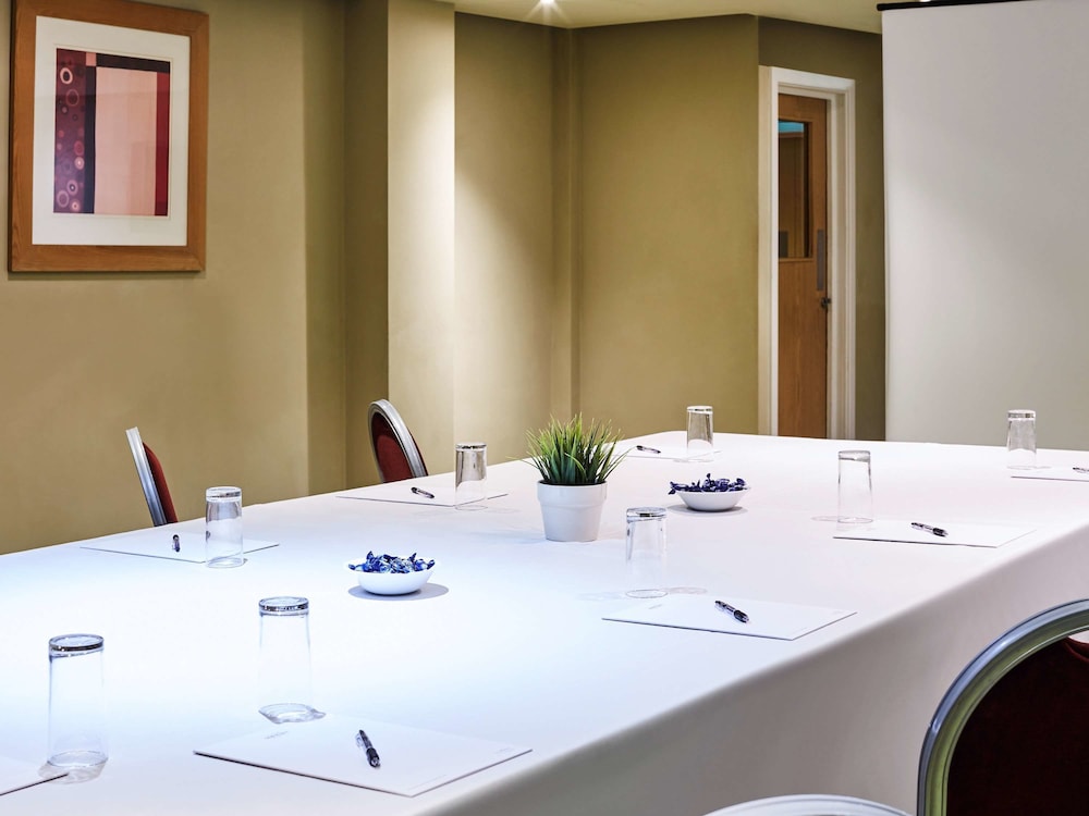 Mercure Newbury West Grange Hotel 54/72