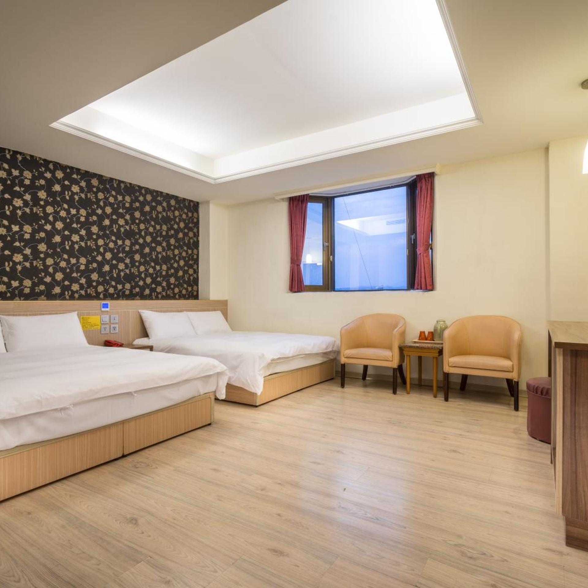Yadi Hotel 21/53