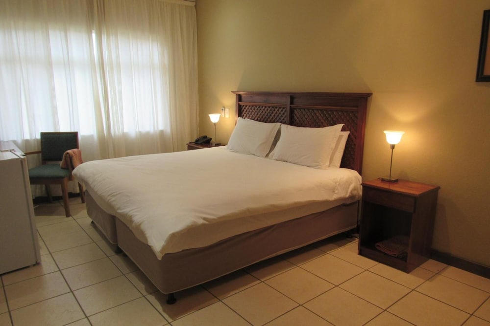 Emafini Country Lodge 16/57