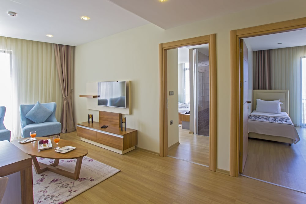 ALESHA SUITE HOTEL 26/39