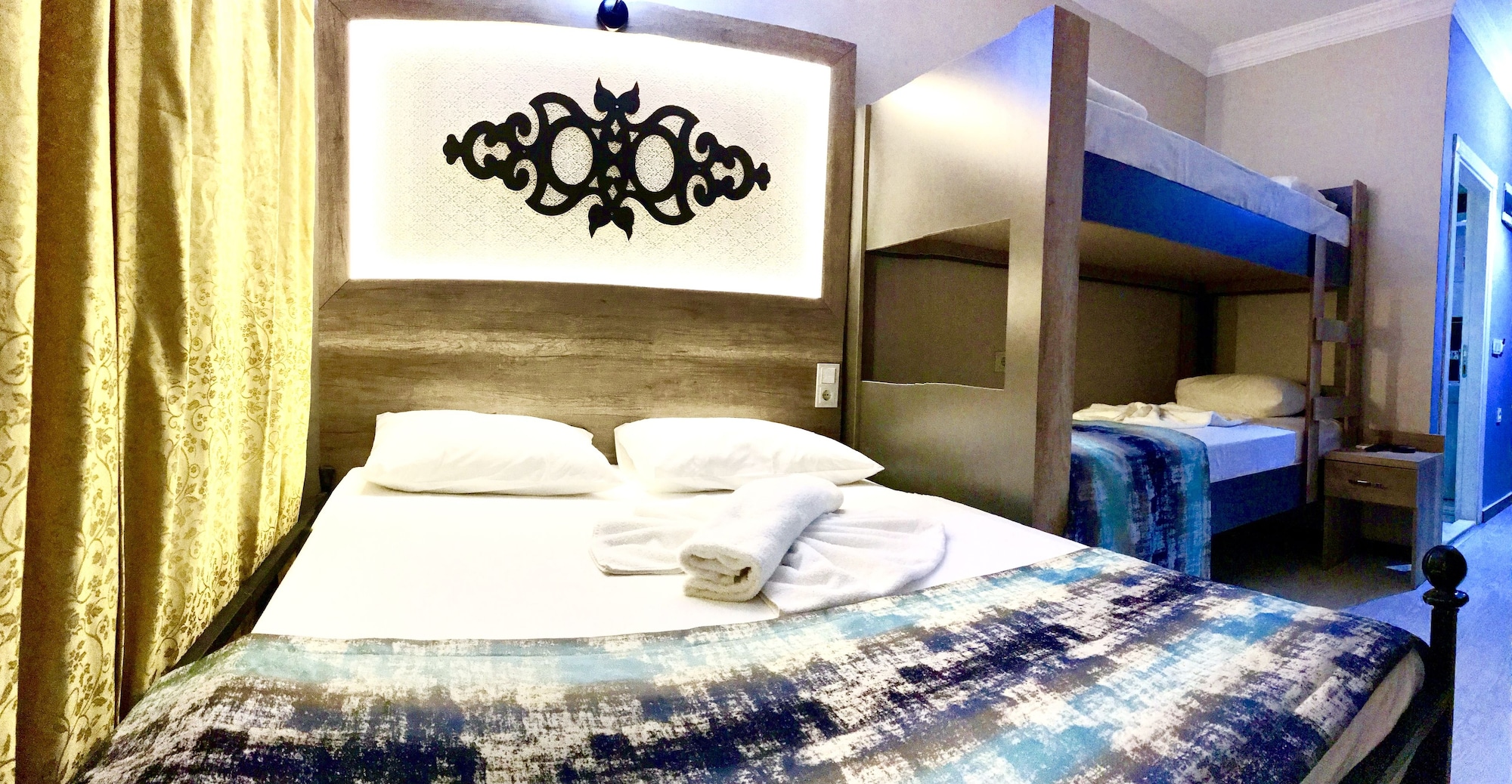COMFORT, TWIN BEDS