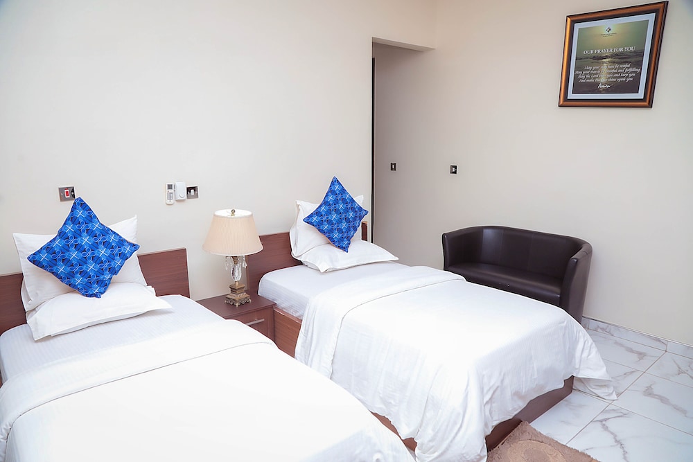ROOM, TWIN BEDS