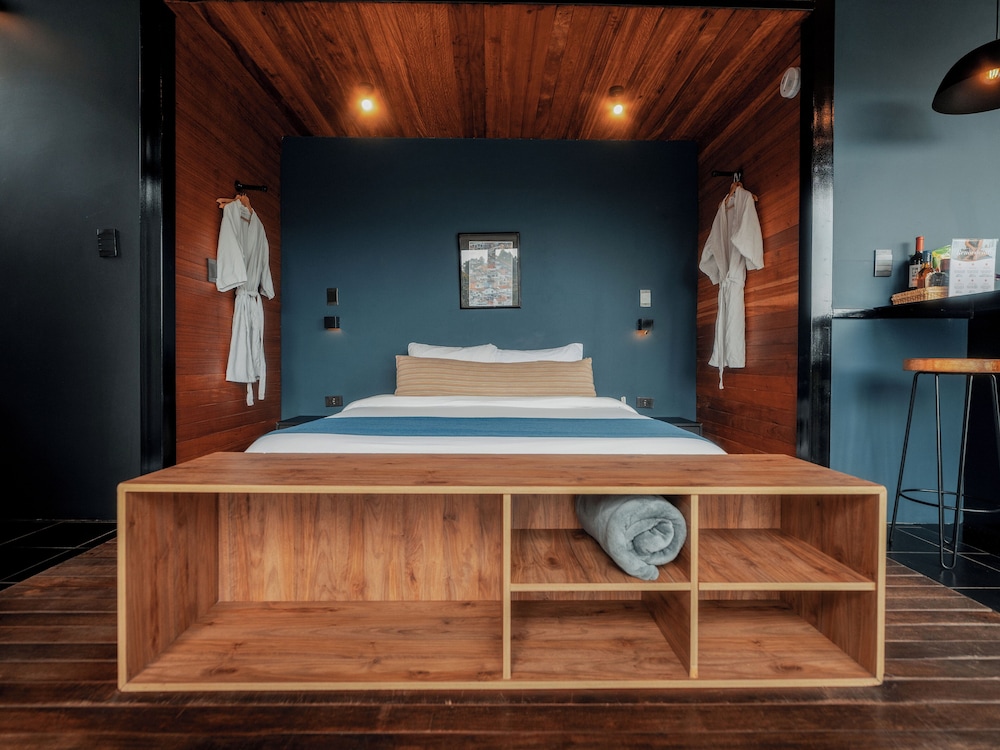 The Boato Hotel 4/46
