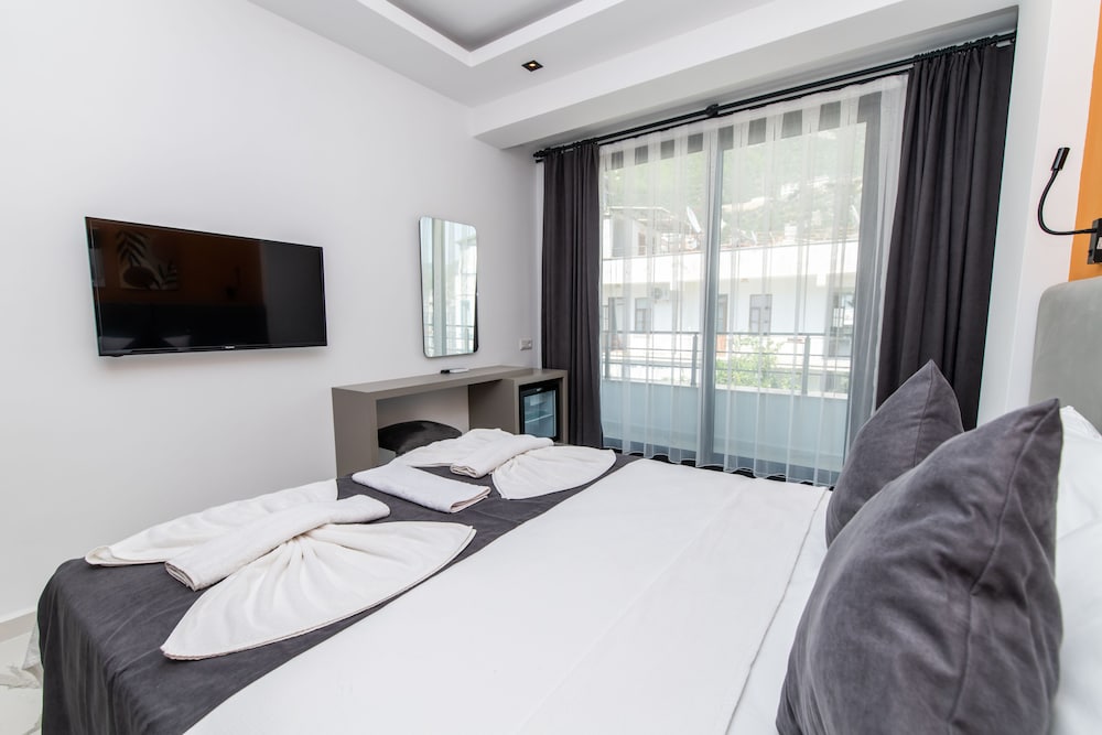 Leonis Hotel 15/50
