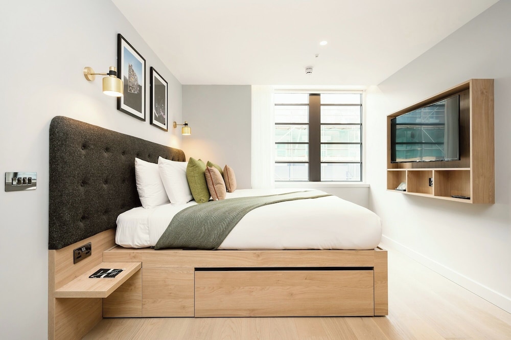 1 BEDROOM, EXECUTIVE, APARTMENT