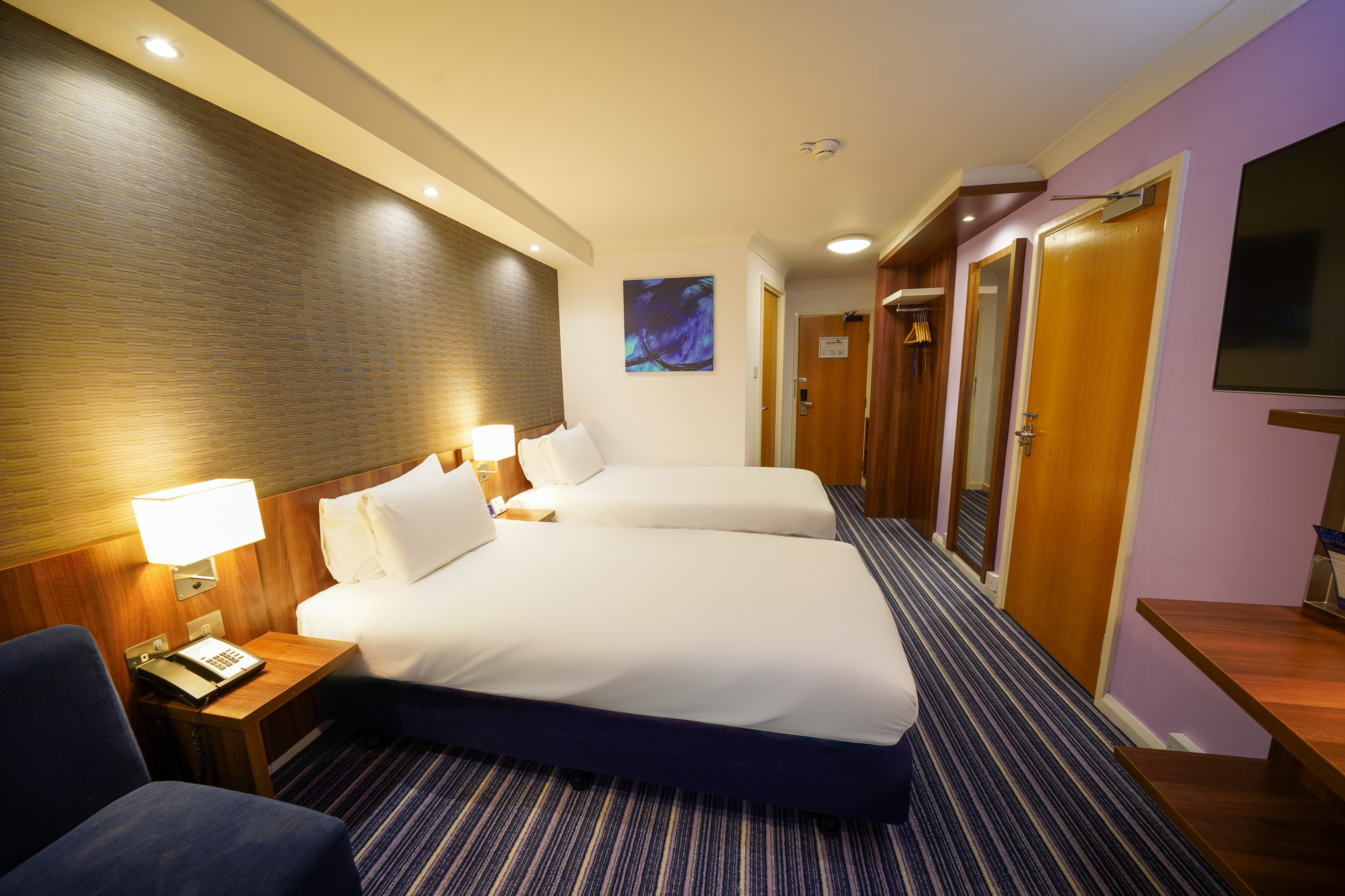 Holiday Inn Express Glenrothes 15/70