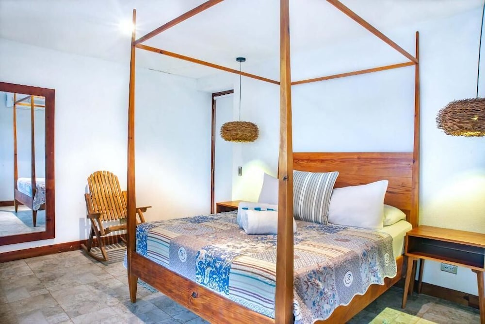 CARIBBEAN, HOUSE, DOUBLE BED, GARDEN VIEW