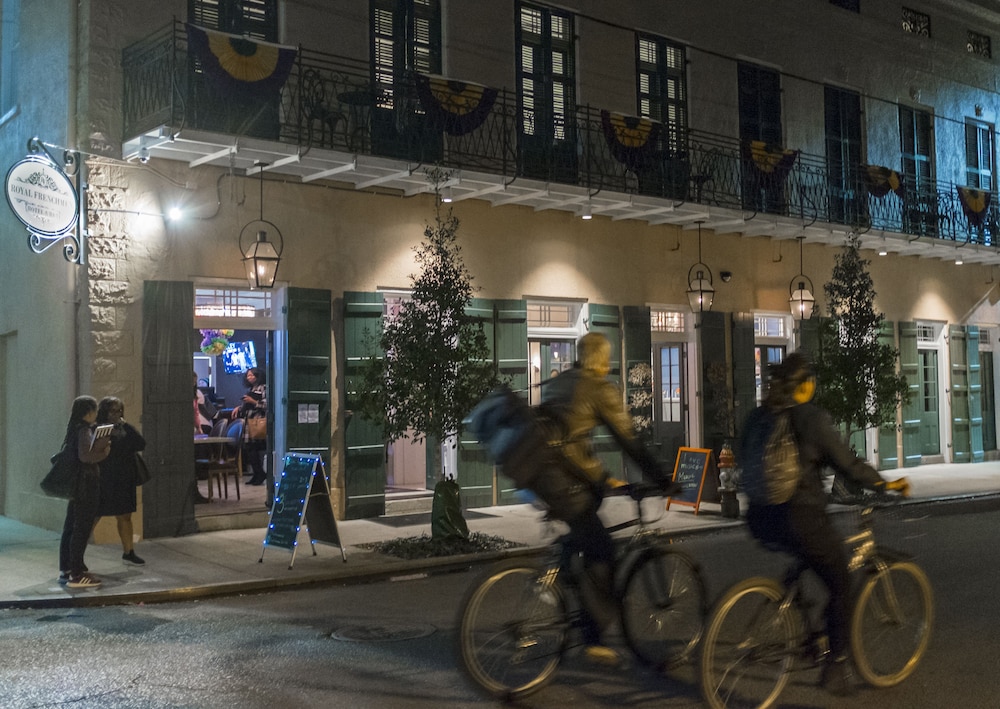 Royal Frenchmen Hotel And Bar 10/72