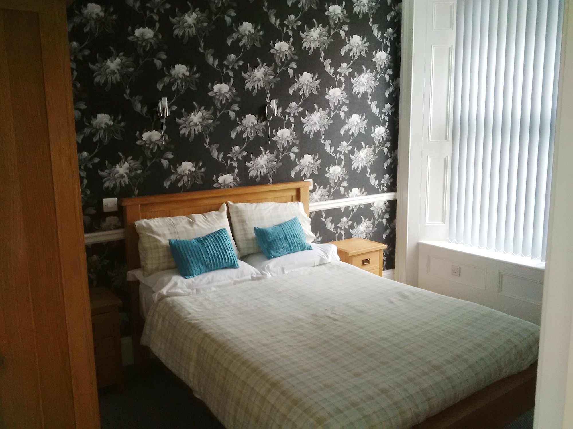1 Bedroom, Apartment, Double Bed, Middle Floor