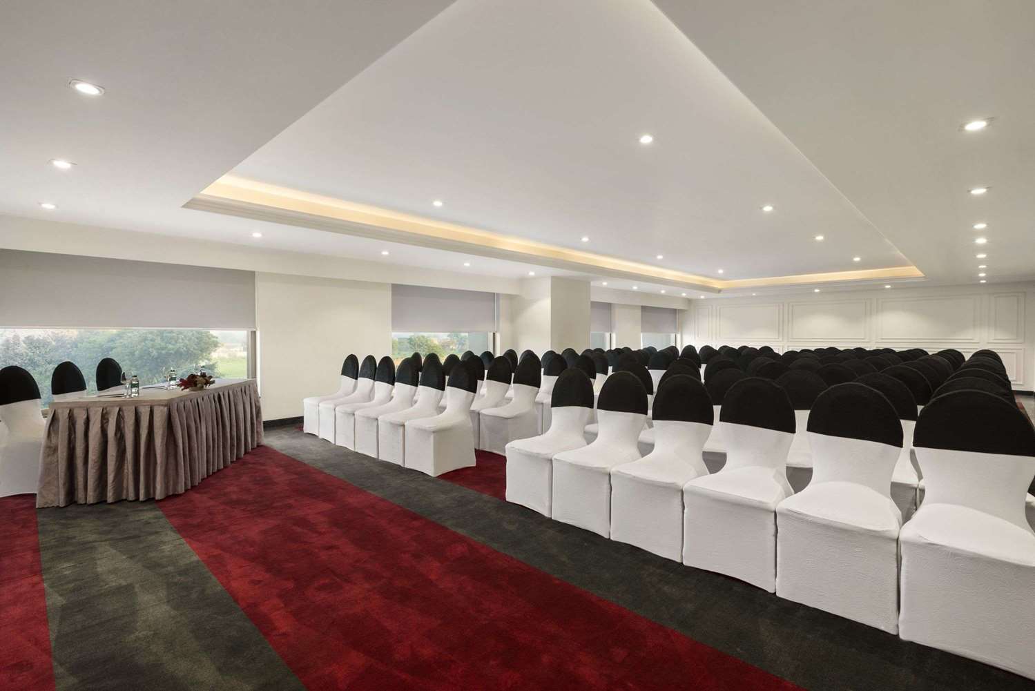 Saura Hotel Agra A Club Mahindra 22/26