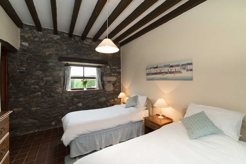 2 Bedrooms, Cottage, Double and Twin Beds