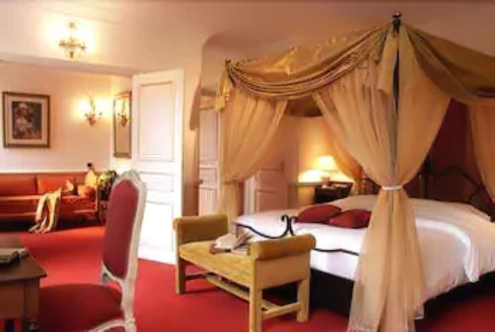 Chateau des Comtes de Challes 29/56