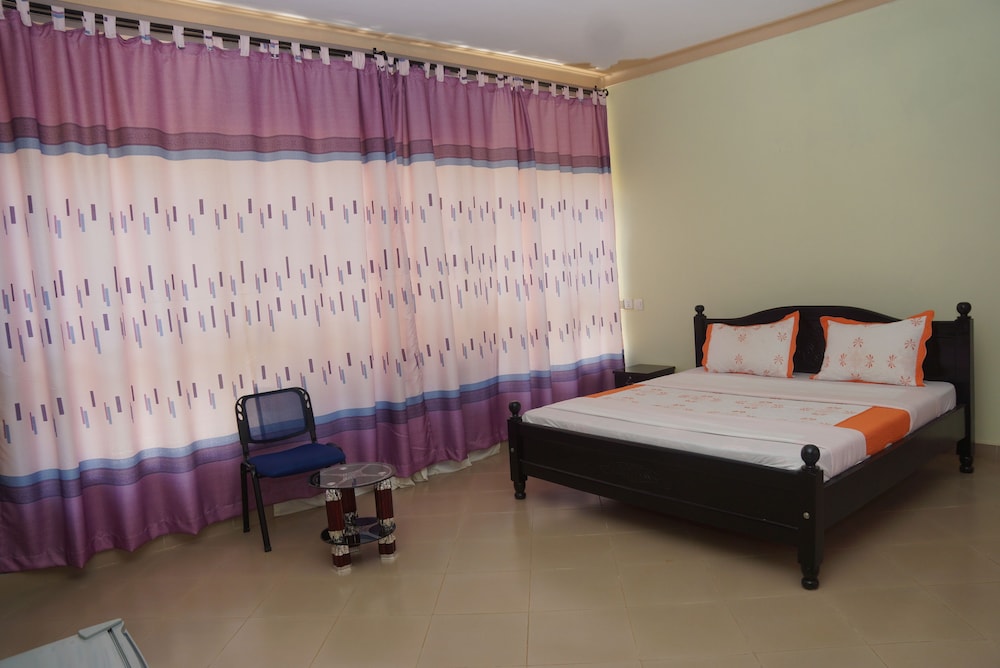 ROOM, DOUBLE BED