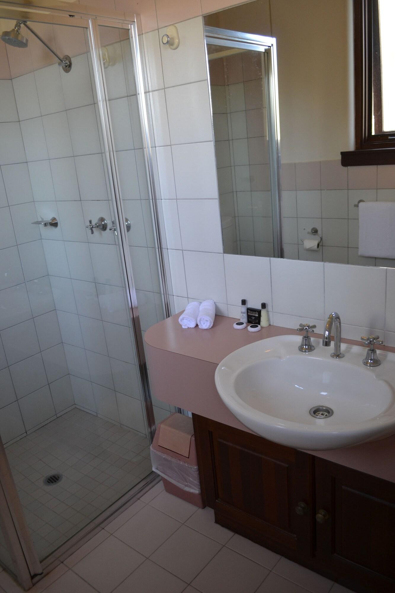 Sunnymead Hotel 46/48