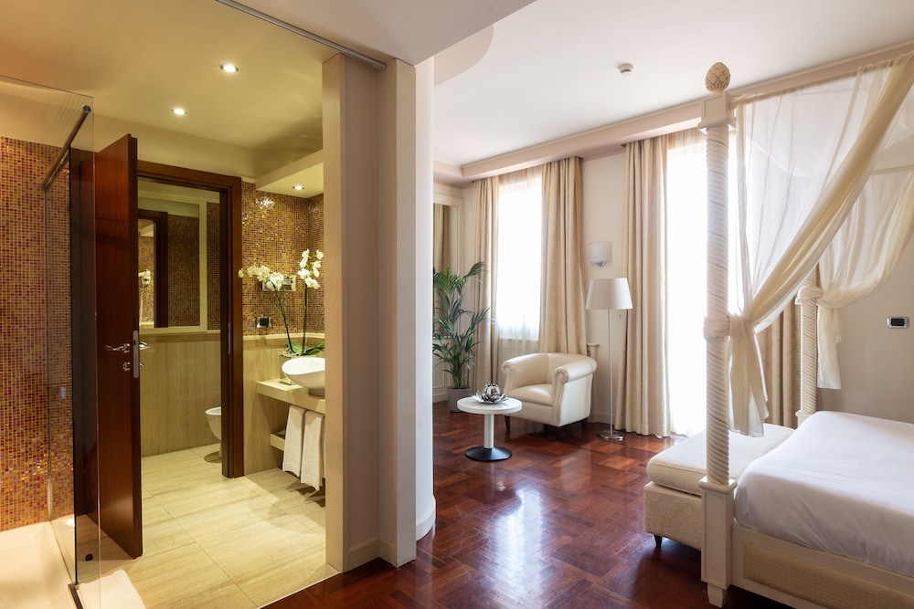Family Suite, 2 Queen Beds, Balcony