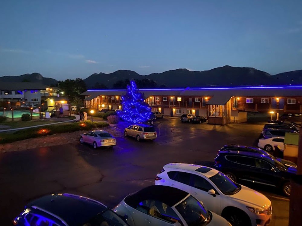 Blue Door Inn 38/50
