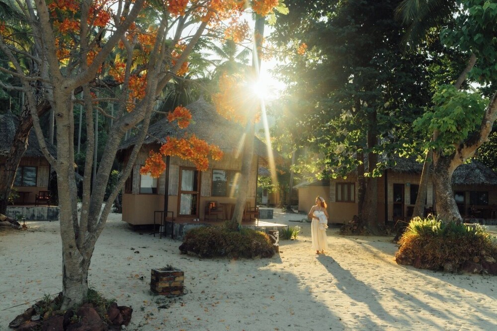 Mayalay Beach Resort 38/50