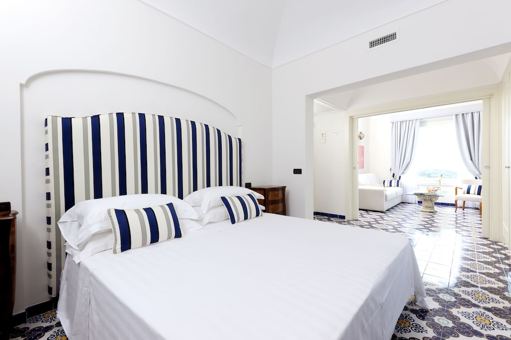 Sunset, Executive, Suite, Queen Bed, Sofa