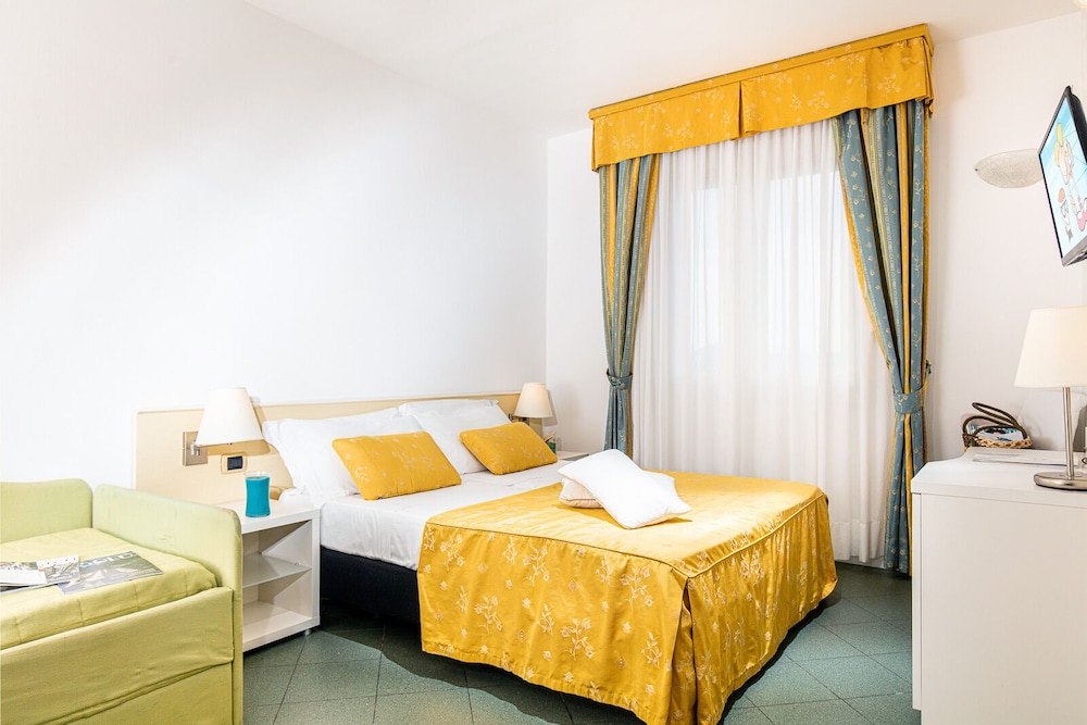 Karinzia Hotel 17/76