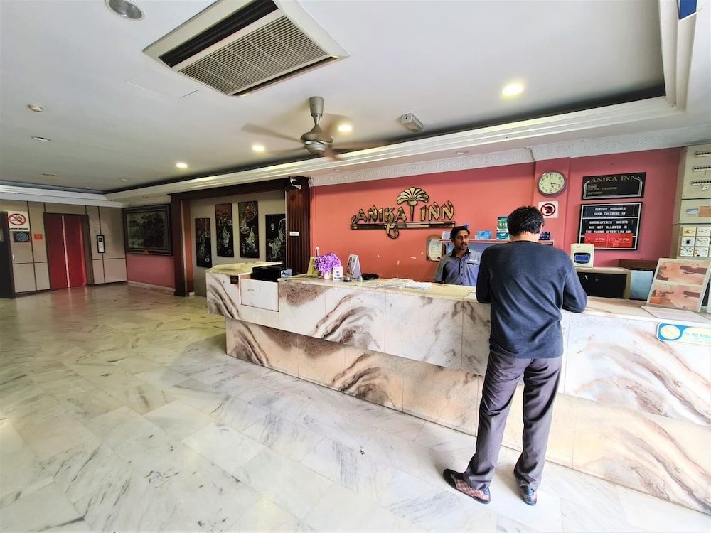 Anika Inn 4/44